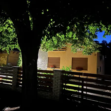 בית נופש Anna House - House Close To In Center שיופוק